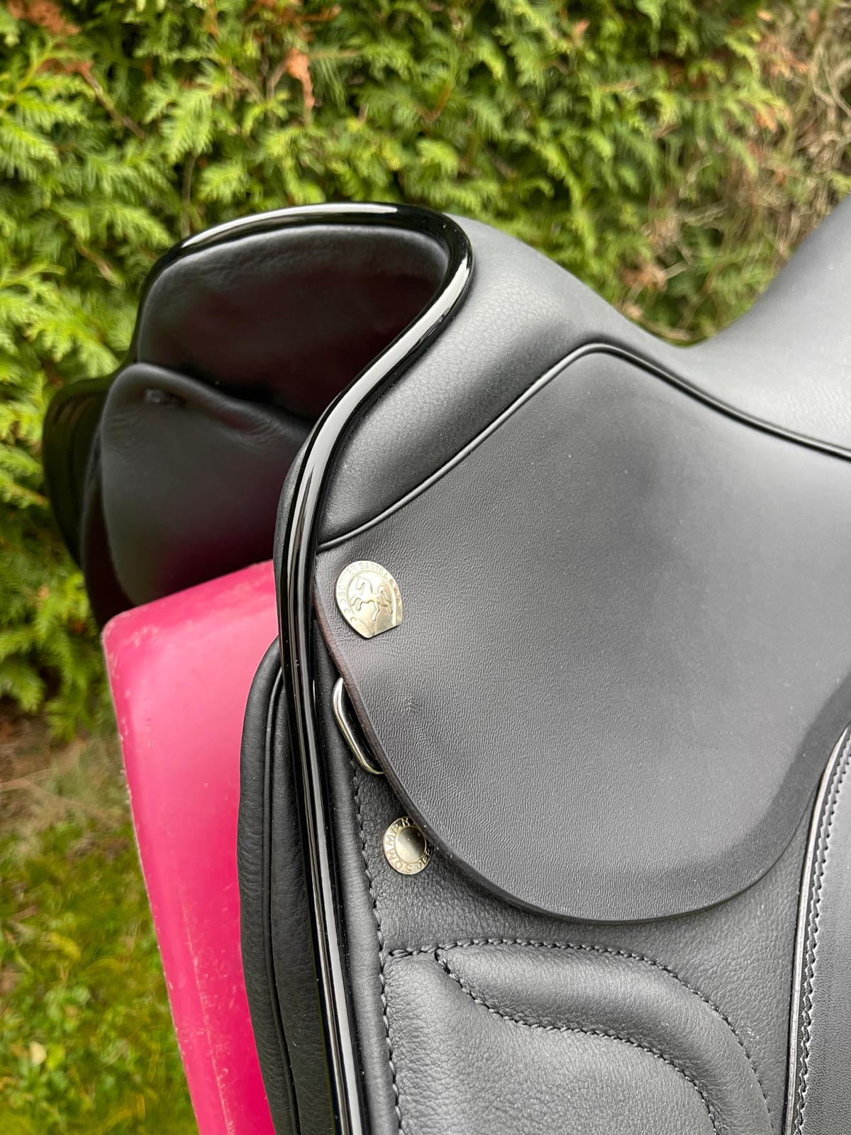 Sommer Somero Classic DS "Galaxy 999" 18" Schwarz Dressursattel [NEU], Pferdesattel Shop