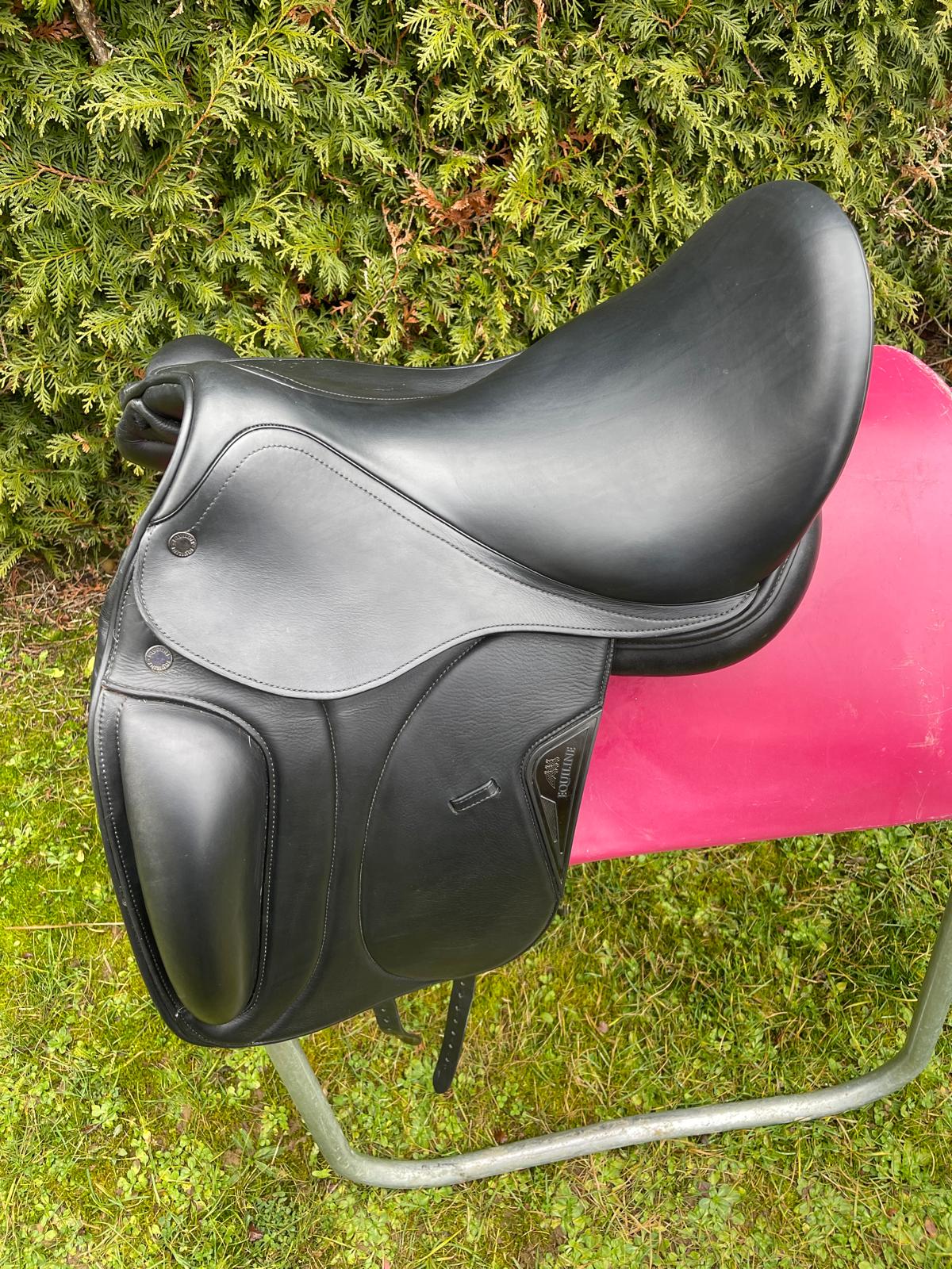 Equiline Contest Dressursattel 17" schwarz, Pferdesattel Shop