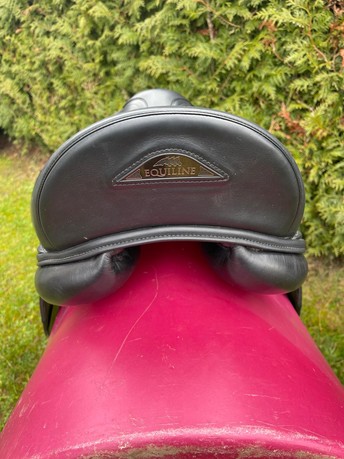 Equiline Contest Dressursattel 17" schwarz, Pferdesattel Shop