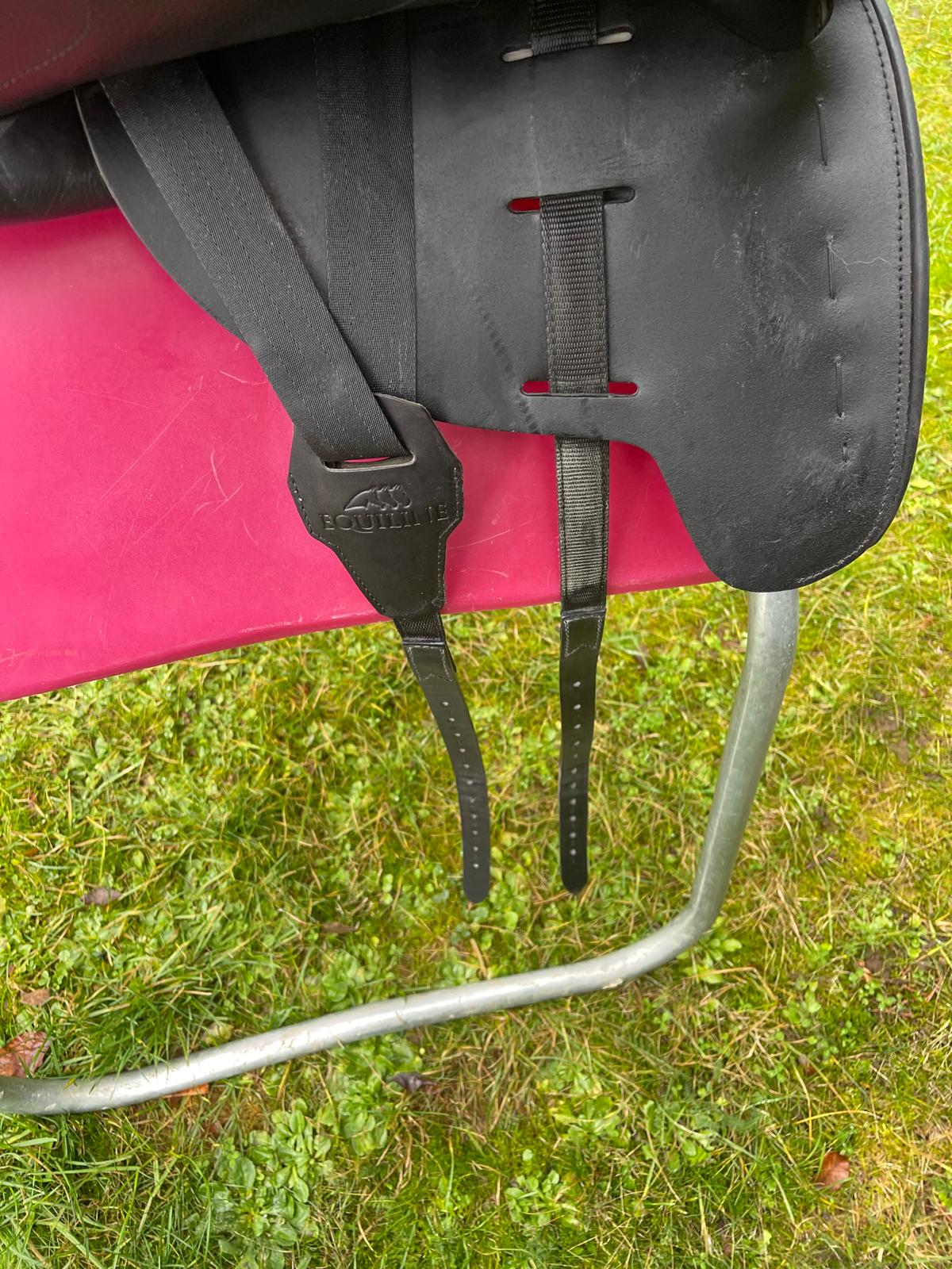 Equiline Contest Dressursattel 17" schwarz, Pferdesattel Shop