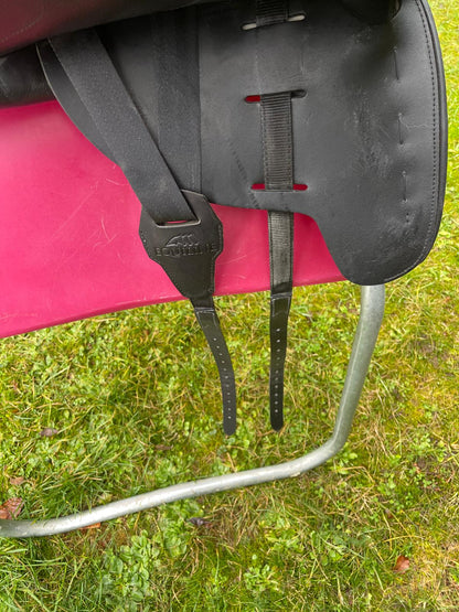 Equiline Contest Dressursattel 17" schwarz, Pferdesattel Shop