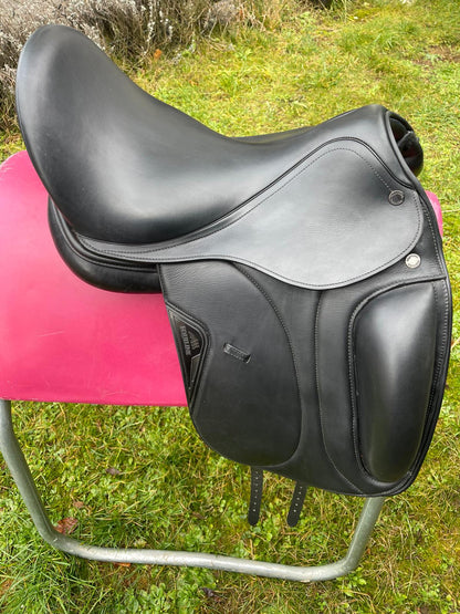 Equiline Contest Dressursattel 17" schwarz, Pferdesattel Shop