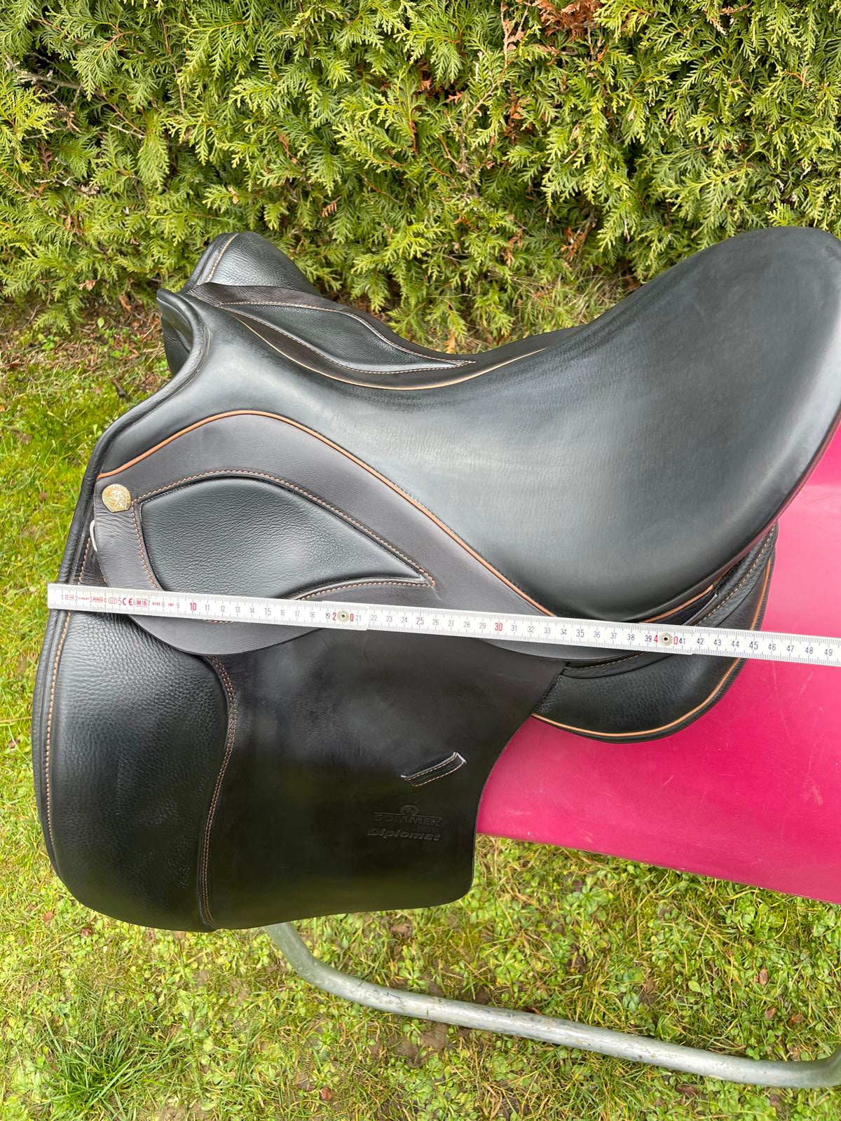 Sommer Diplomat DS  17,5" schwarz, Keder/Nähte Cognac Dressursattel, Pferdesattel Shop