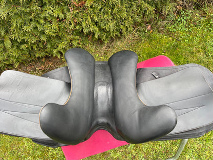 Sommer Diplomat DS  17,5" schwarz, Keder/Nähte Cognac Dressursattel, Pferdesattel Shop