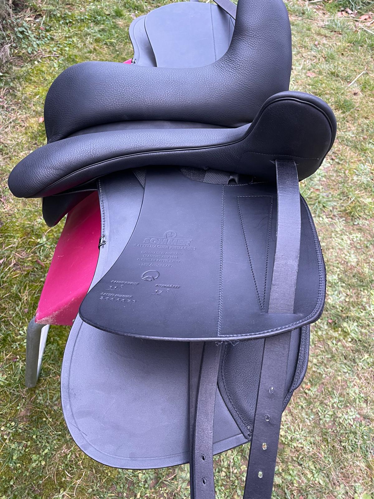 Sommer Passion DS Halbmond lack schwarz 17,5" [NEU], Pferdesattel Shop