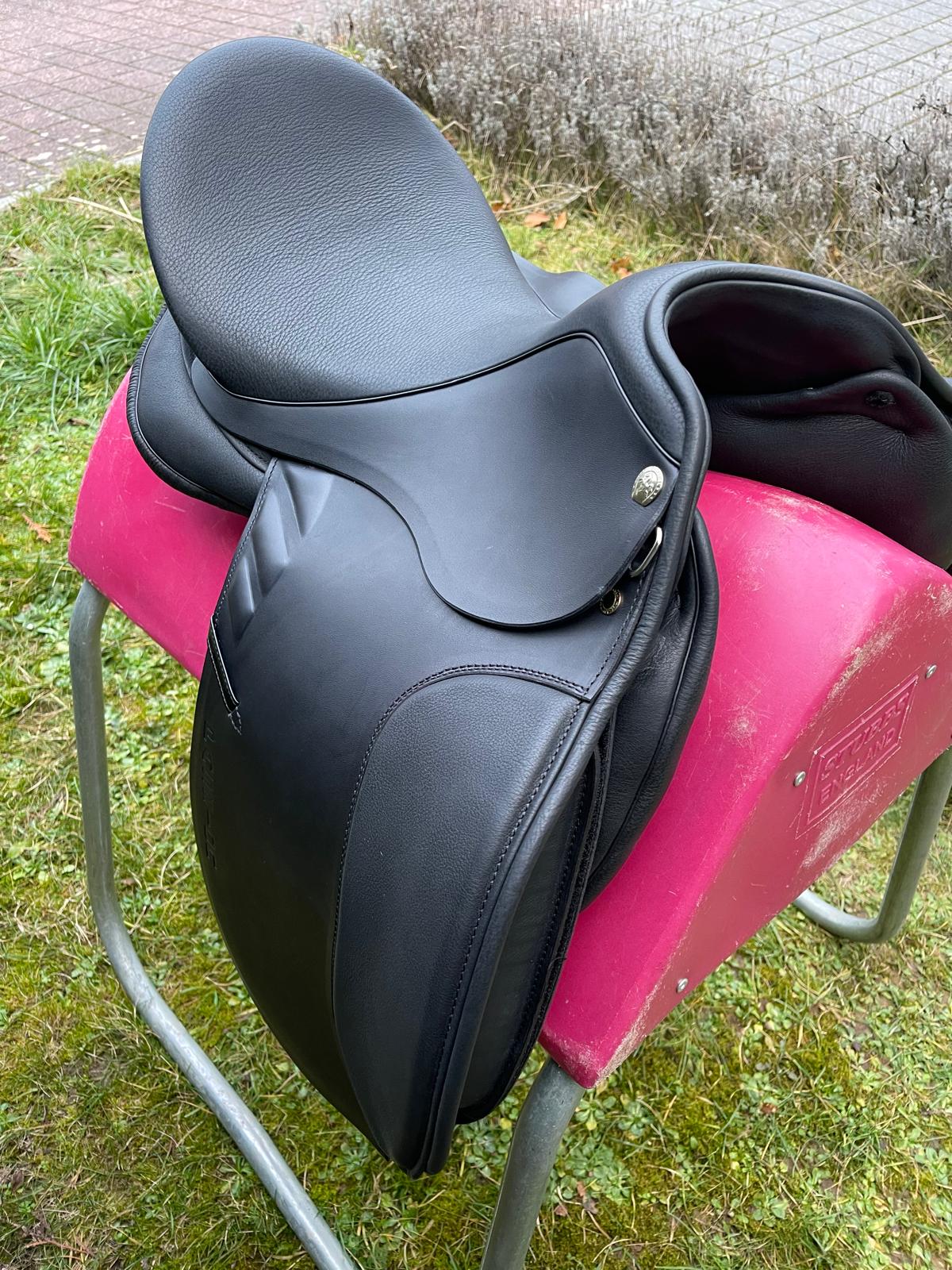 Sommer Passion DS Halbmond lack schwarz 17,5" [NEU], Pferdesattel Shop