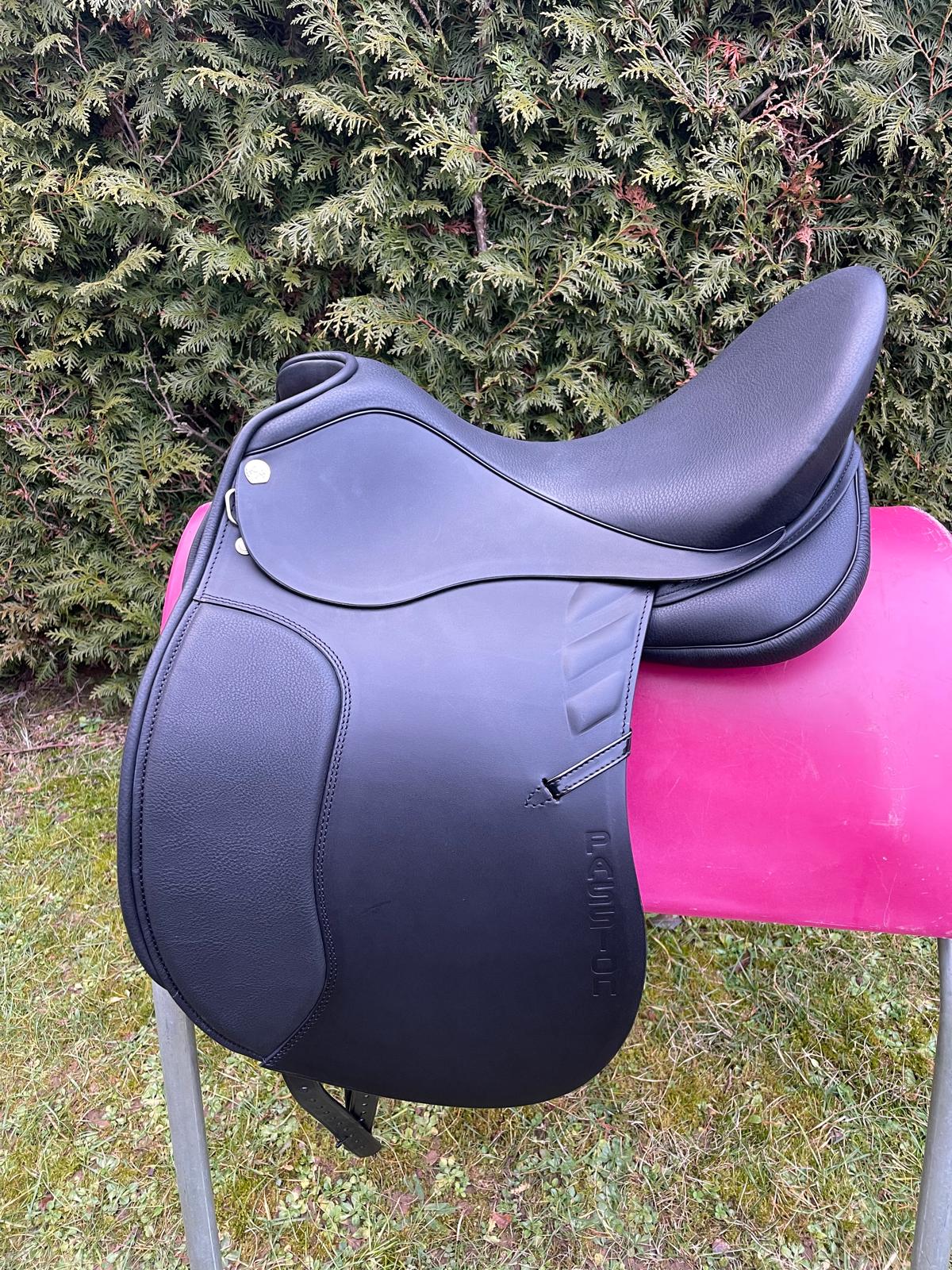 Sommer Passion DS Halbmond lack schwarz 17,5" [NEU], Pferdesattel Shop