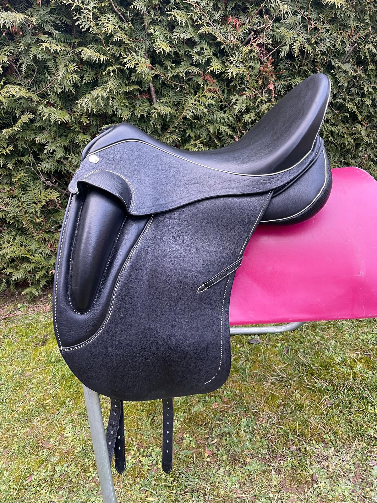 Sommer Novalis  "Galaxy Super 321"  18" schwarz [NEU]; Pferdesattel Shop