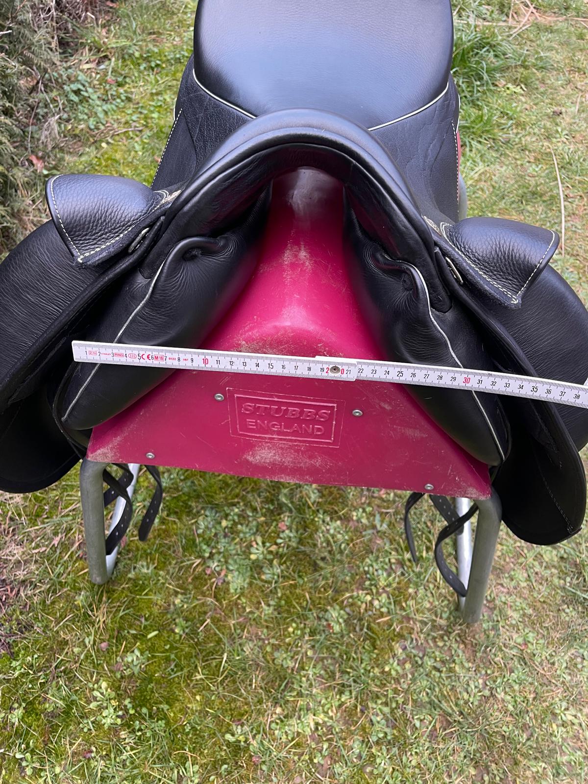 Sommer Novalis  "Galaxy Super 321"  18" schwarz [NEU]; Pferdesattel Shop