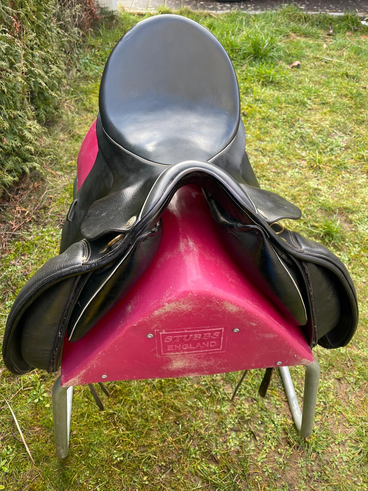 Sommer Opus Dressur 17,5" schwarz  Dressursattel, Pferdesattel Shop