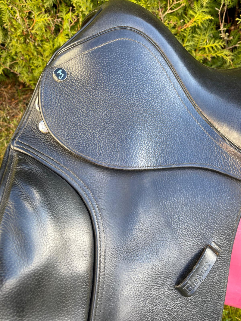 Anke Just by Harry Dabbs 17" Elegant Dressursattel