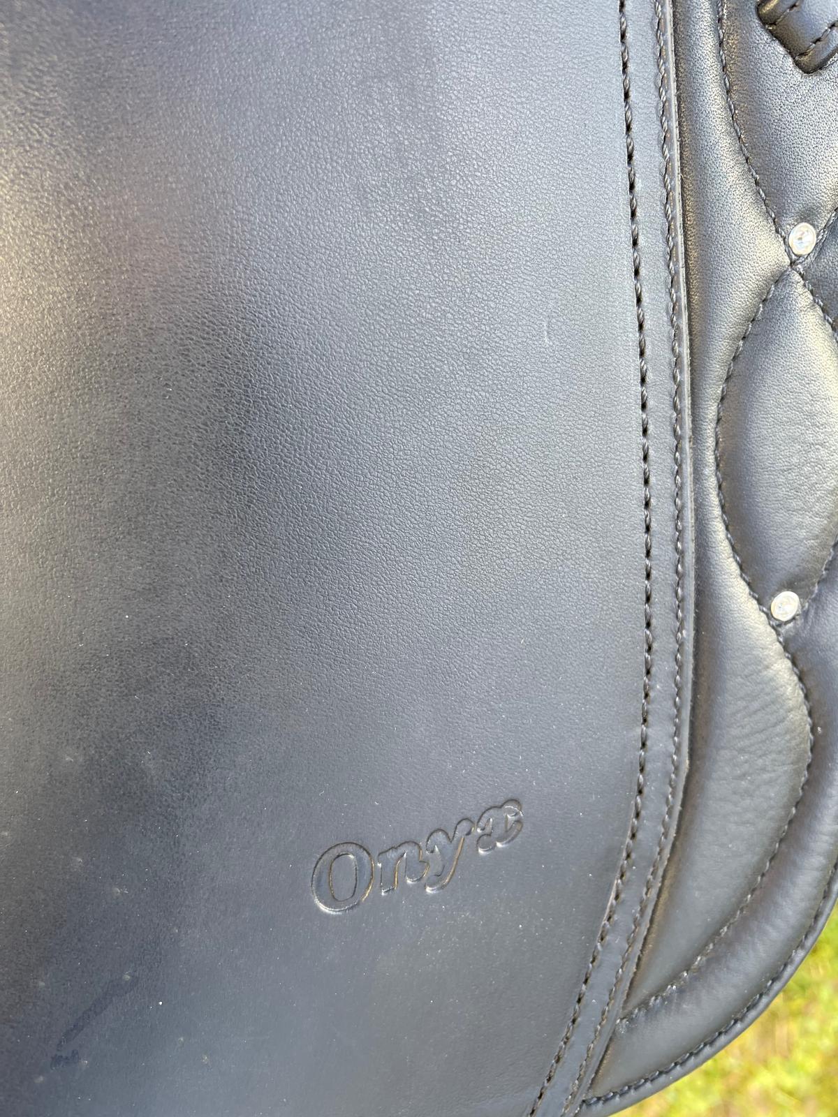 Velicea Onyx 17" schwarz Dressursattel, Pferdesattel Shop