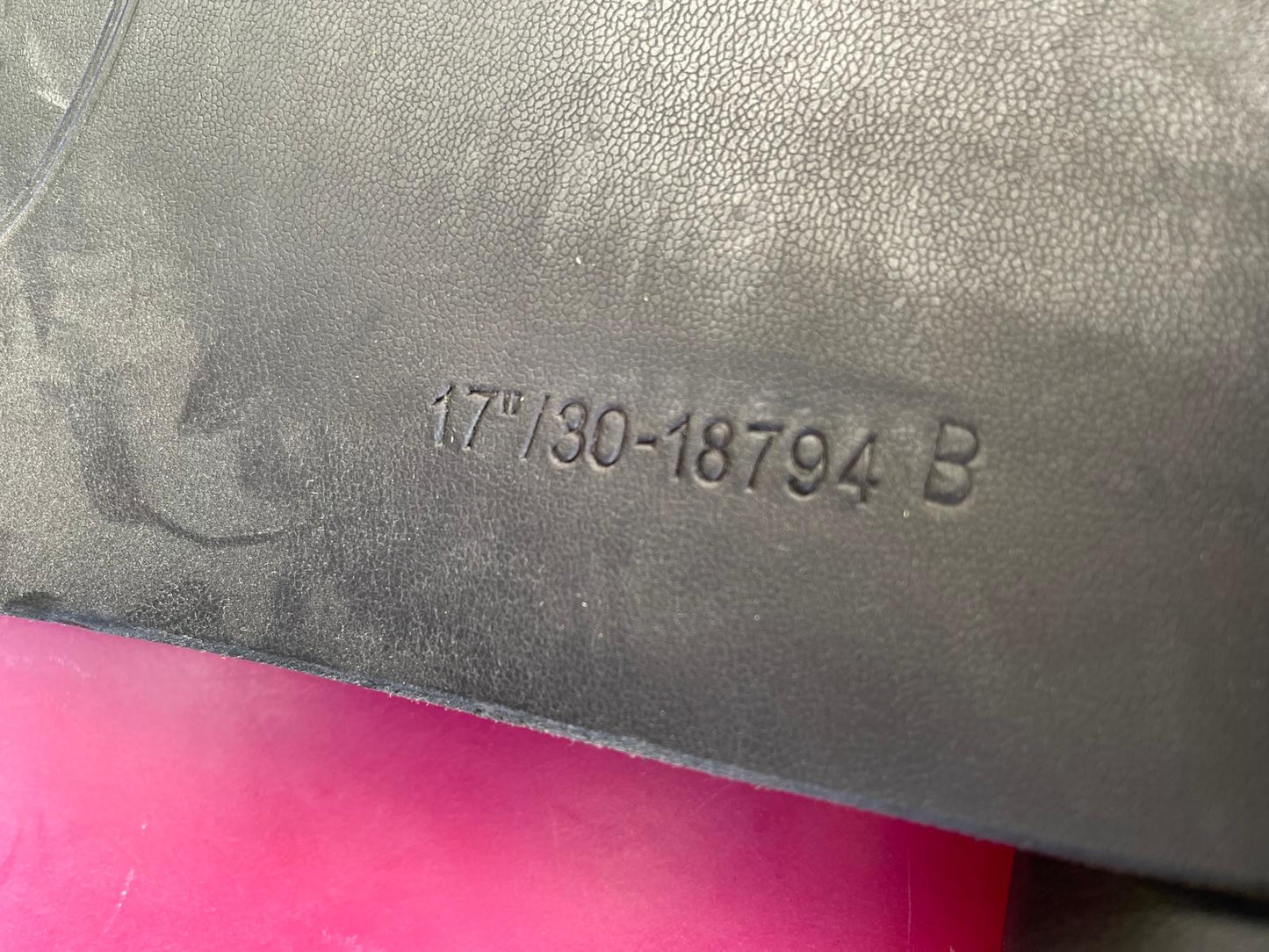 Velicea Onyx 17" schwarz Dressursattel, Pferdesattel Shop