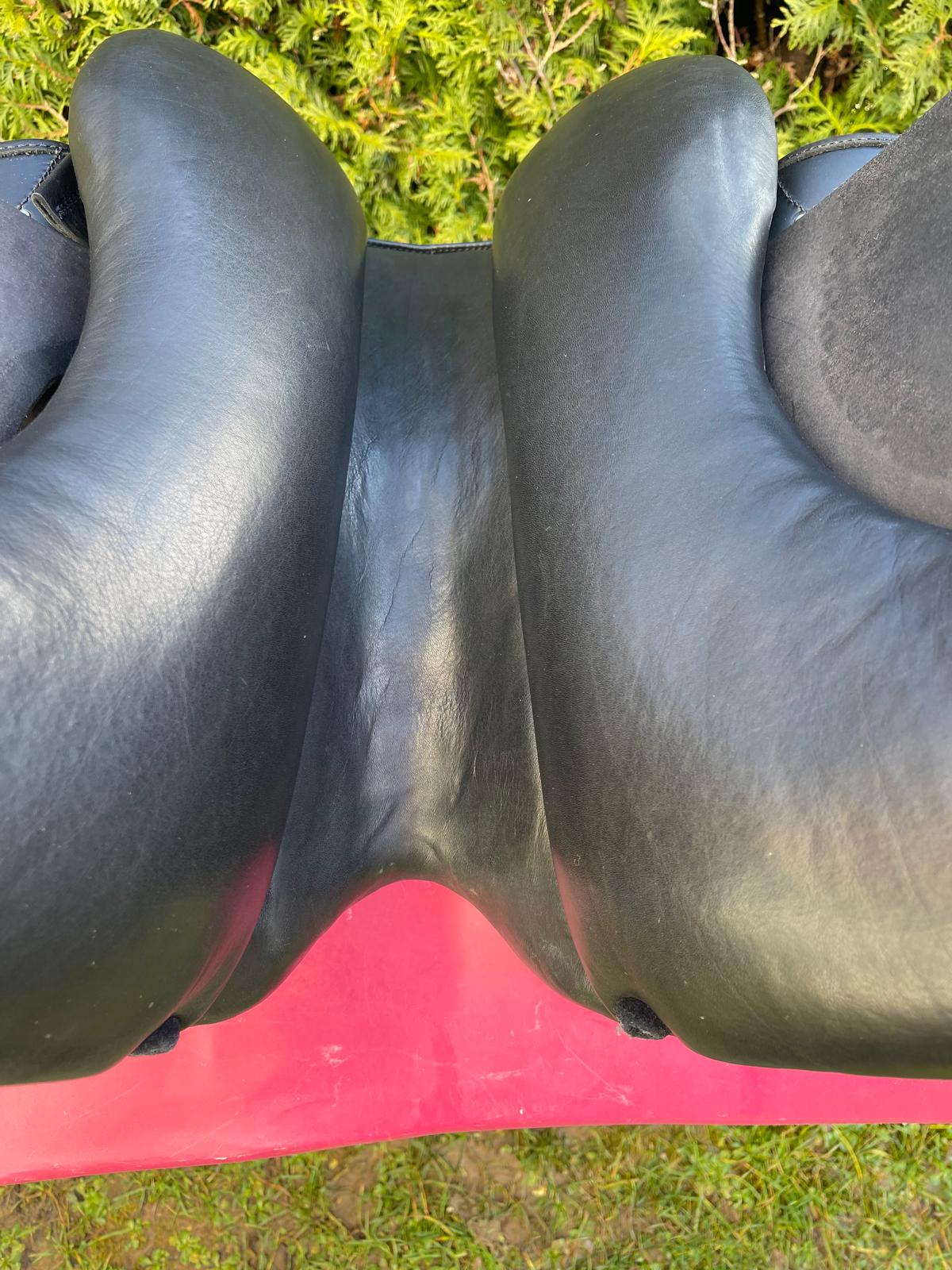 Velicea Onyx 17" schwarz Dressursattel, Pferdesattel Shop