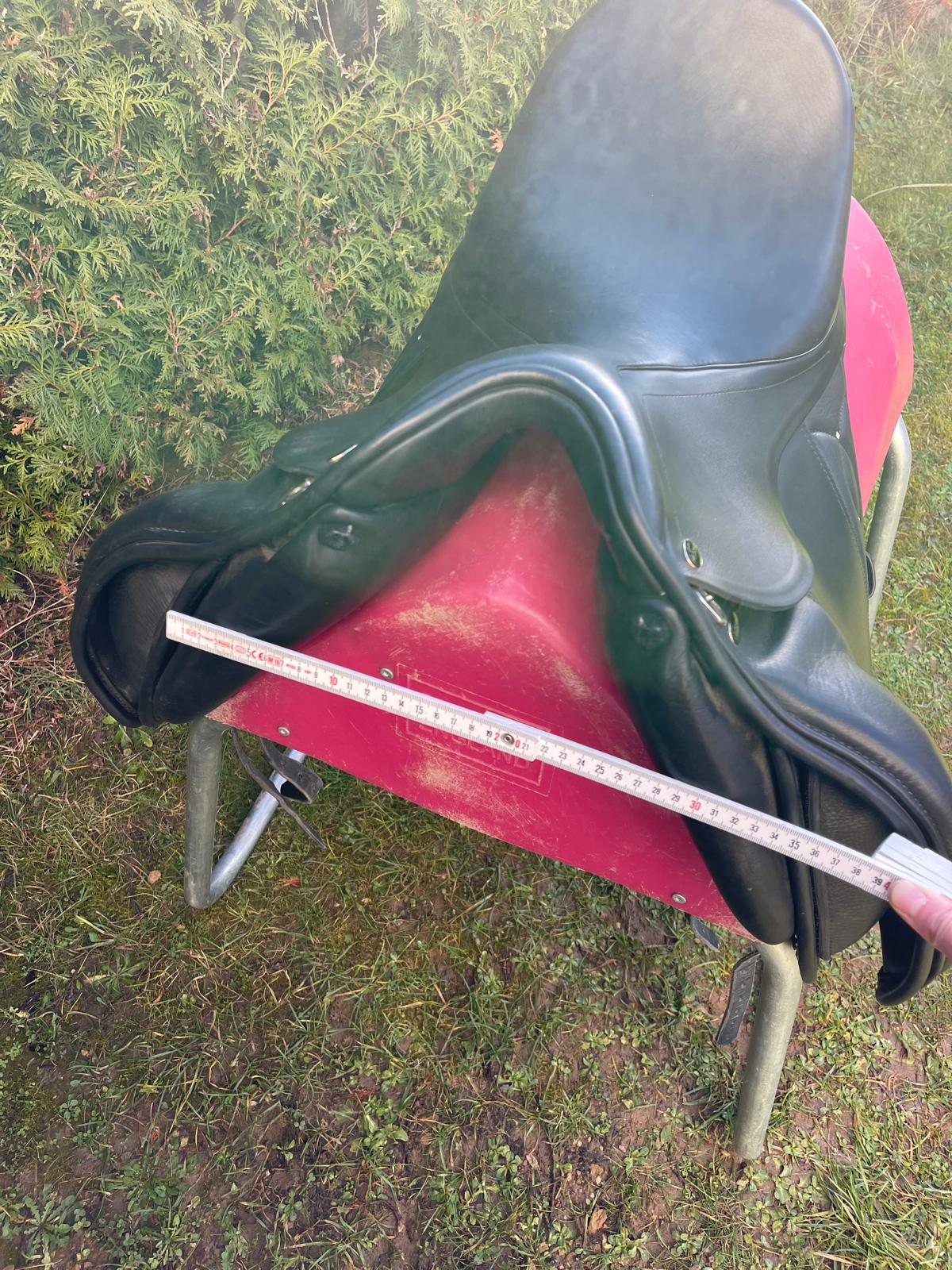 Velicea Onyx 17" schwarz Dressursattel, Pferdesattel Shop