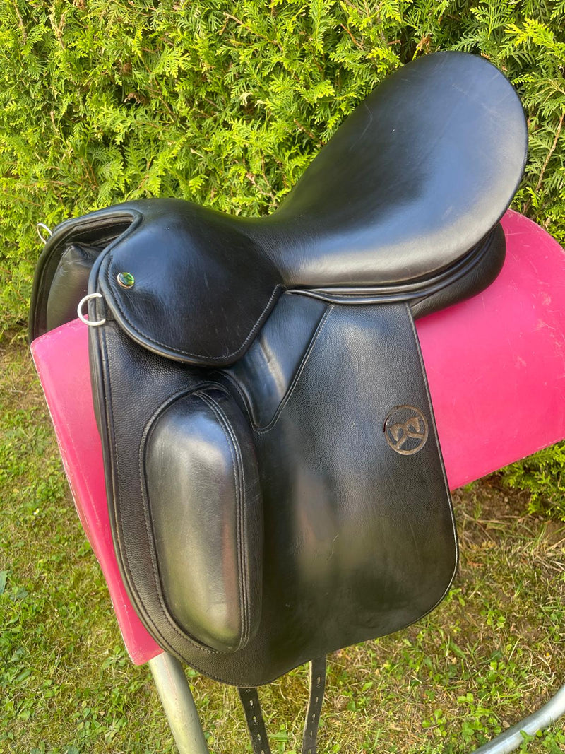 Wow Dressursattel Monoblatt mit Flair System 18" schwarz