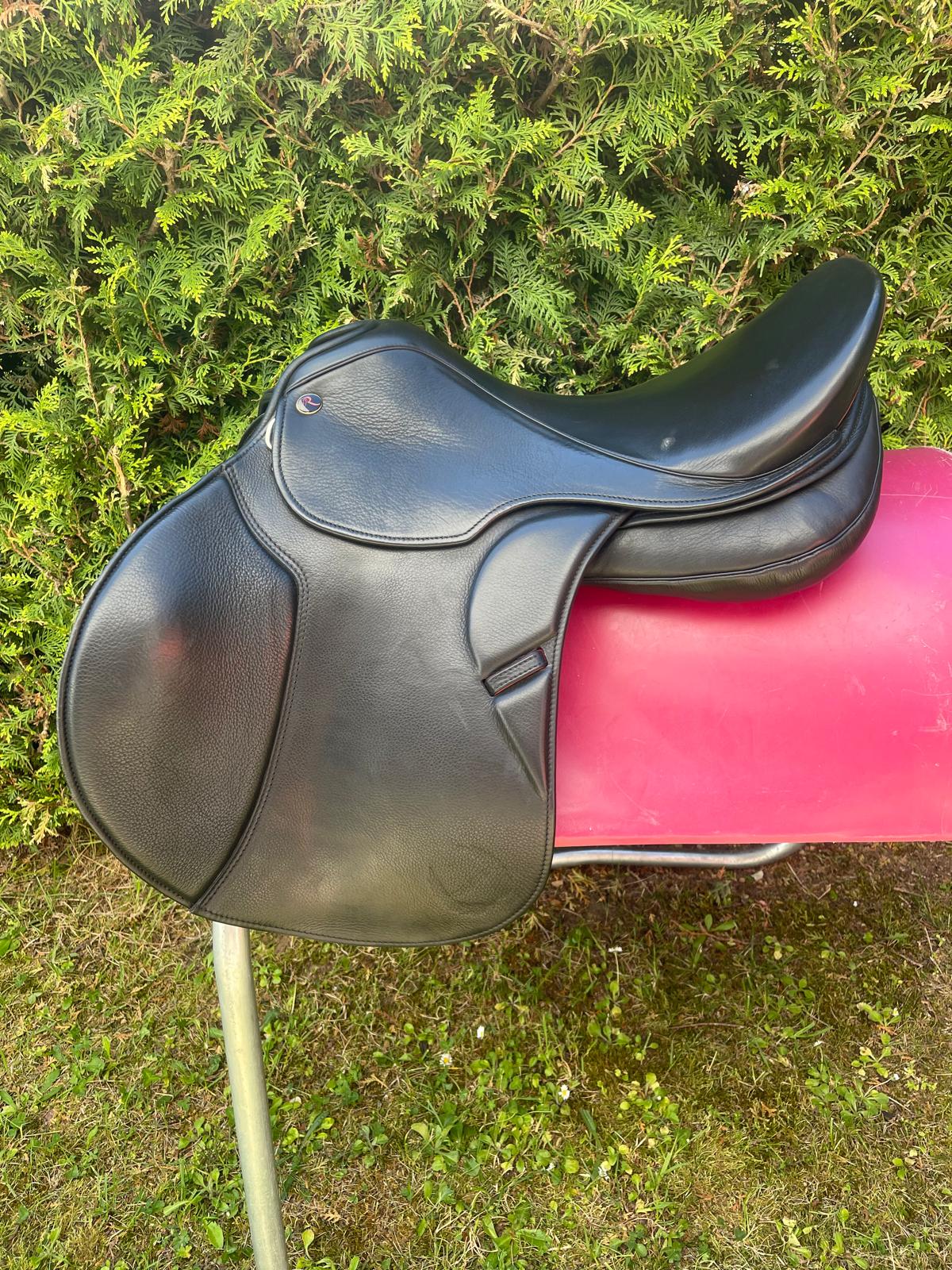 Sommer Remos Olymp Springsattel 17,5" schwarz, Pferdesattel Shop