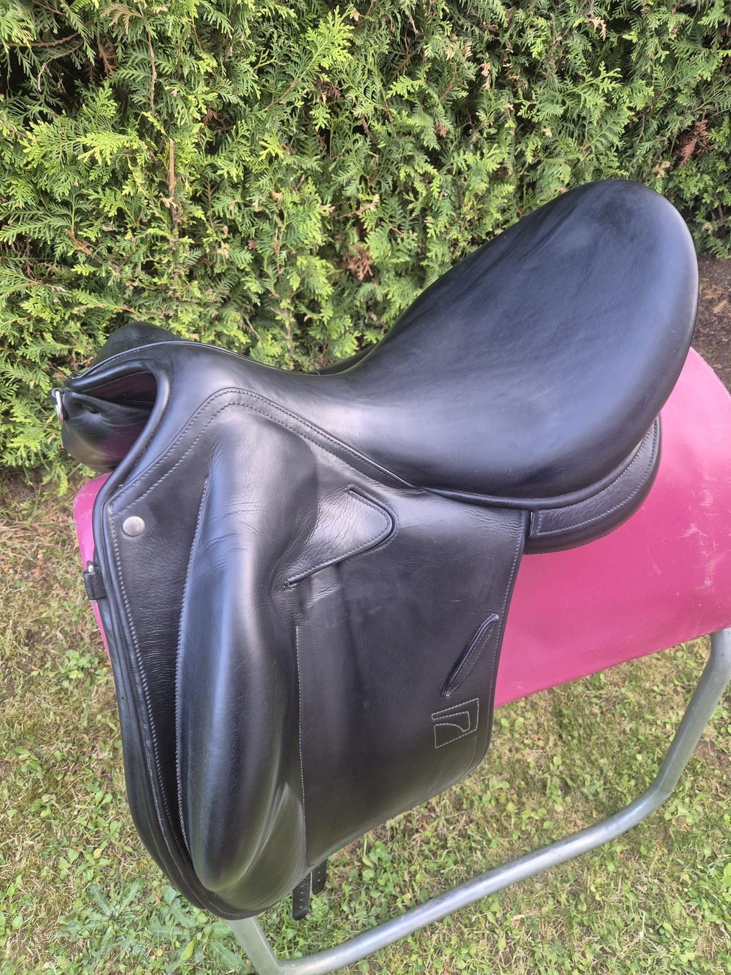 Childeric DPL 17,5" Schwarz Dressursattel, Pferdesattel Shop