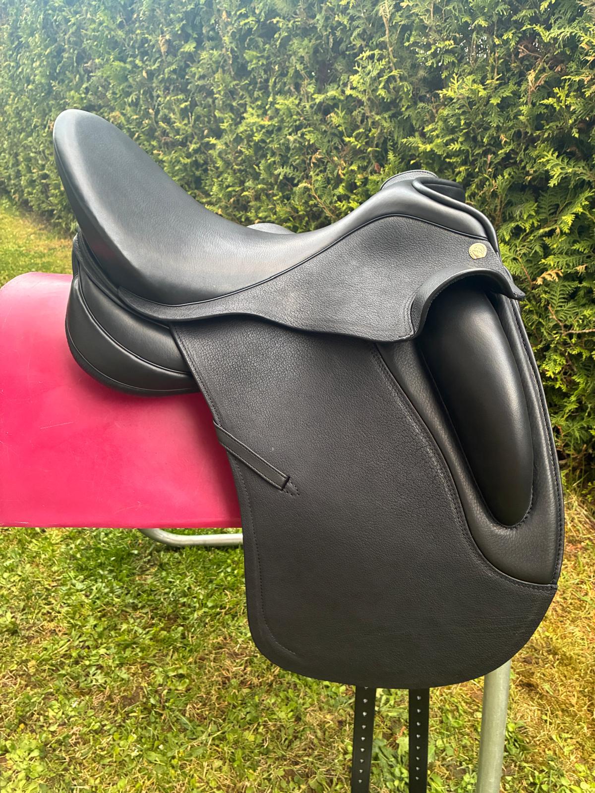 SSommer Novalis  "Lack"  17,5" schwarz [NEU] Pferdesattel Shop