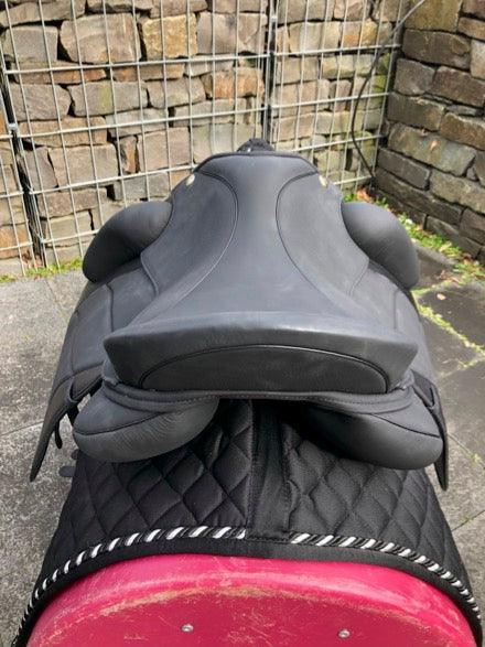 Sommer Tosca 18" Schwarz Dressursattel