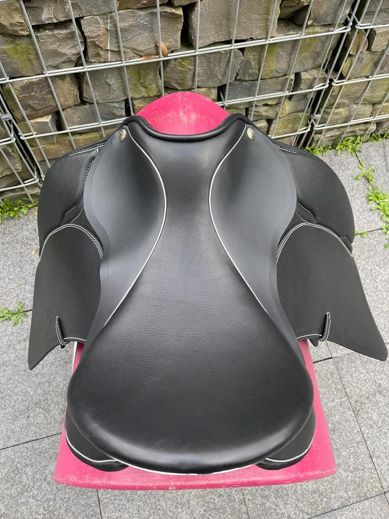 Sommer Somero Classic DS "Bruges" 17,5" Schwarz Dressursattel [NEU]