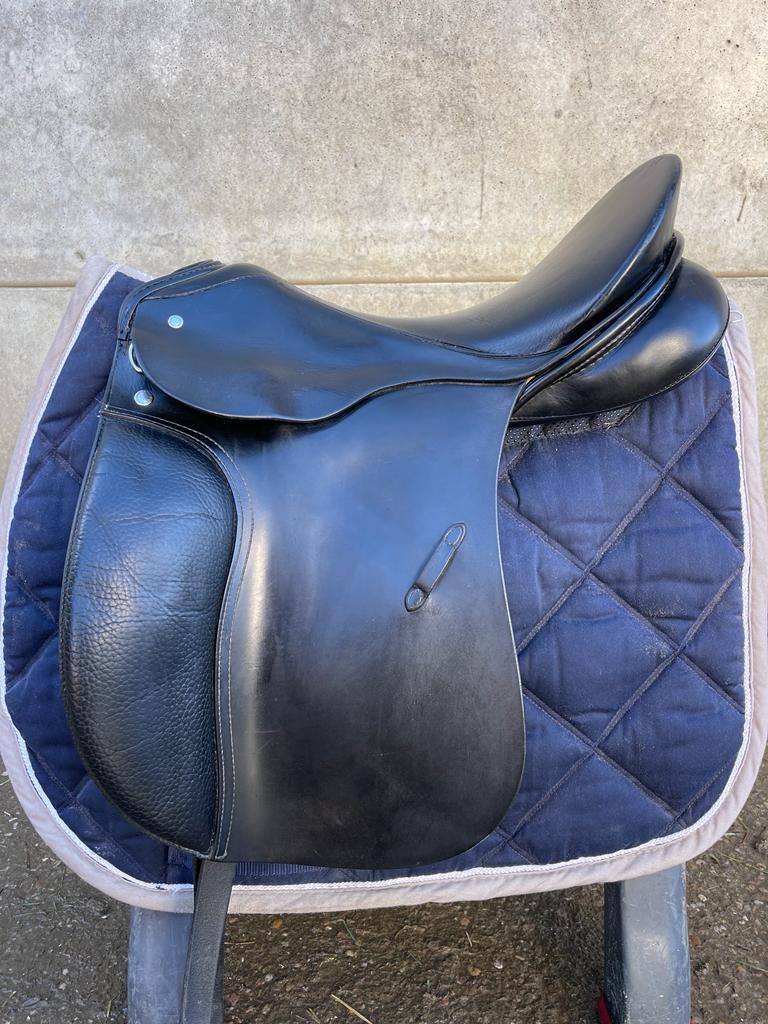 Passier A-Tempi 16,5“ schwarz Dressursattel